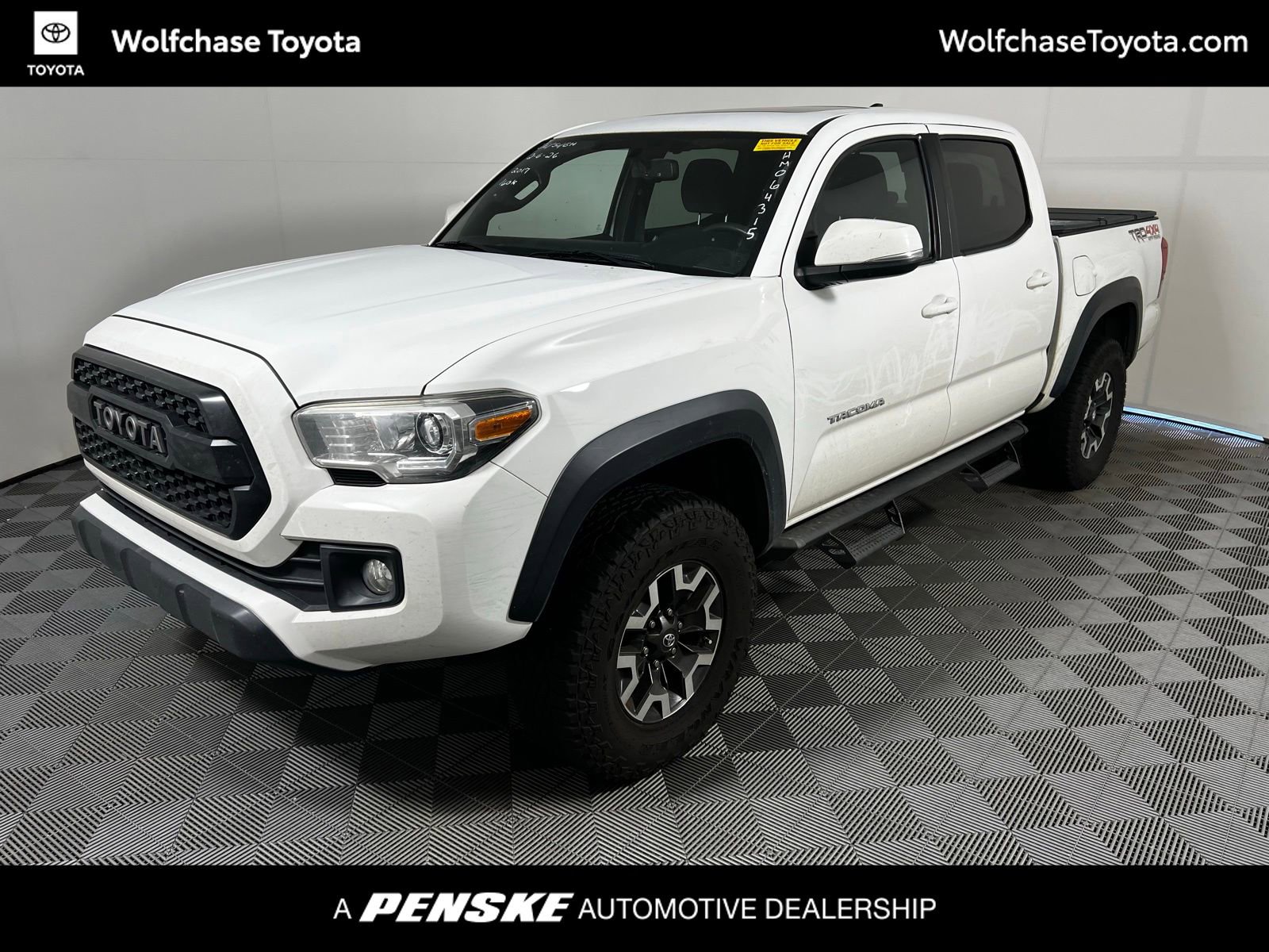 Used 2017 Toyota Tacoma TRD Off-Road image 1