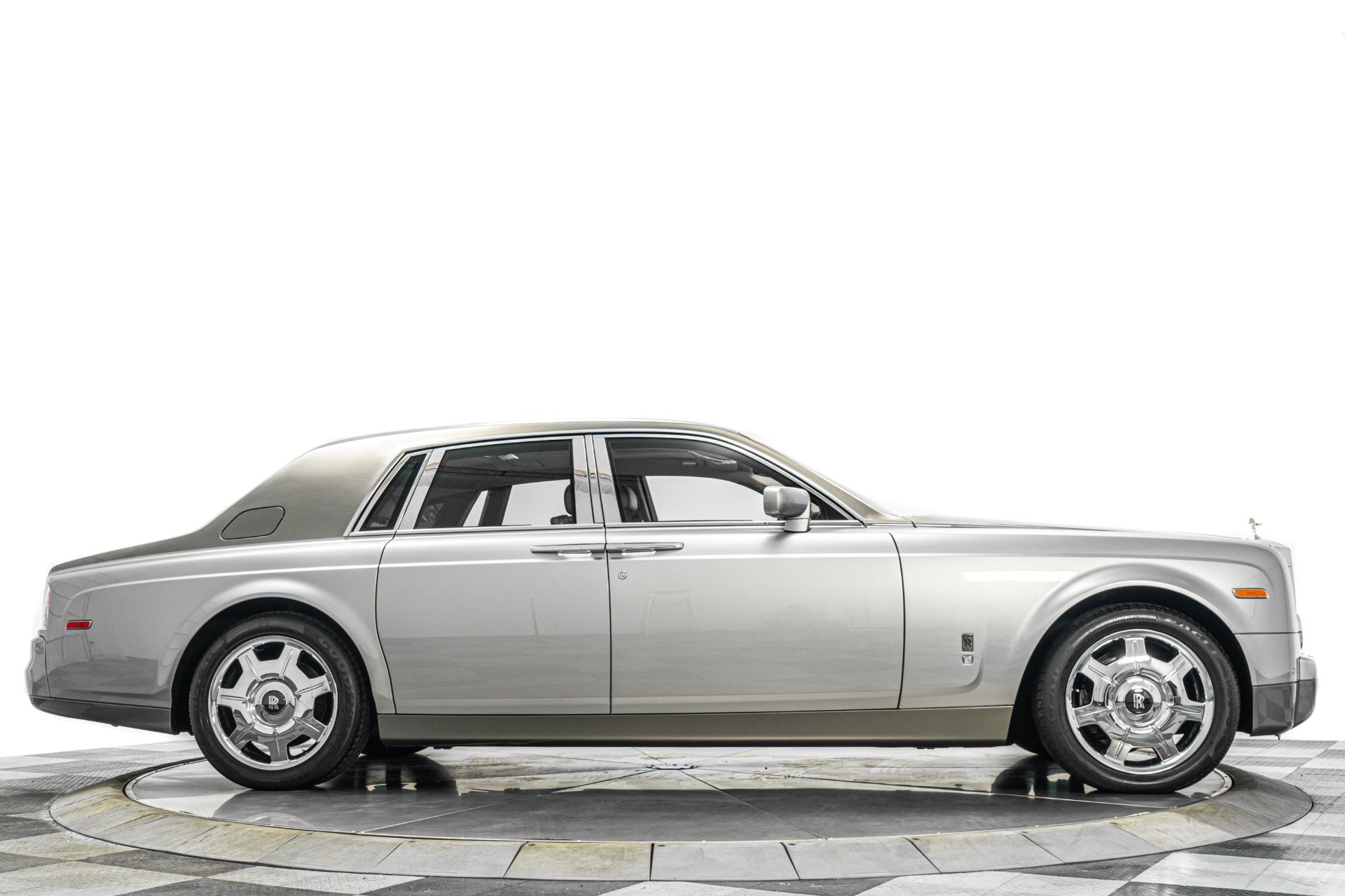 Used 2007 Rolls-Royce Phantom Sedan RWD image 50