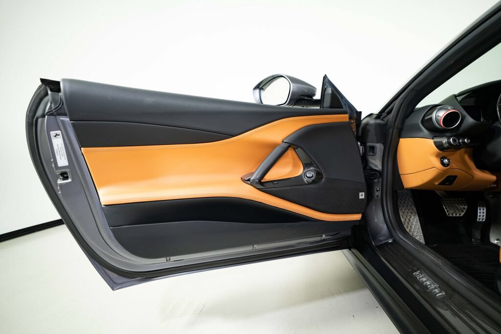 Used 2022 Ferrari 812 GTS RWD image 33
