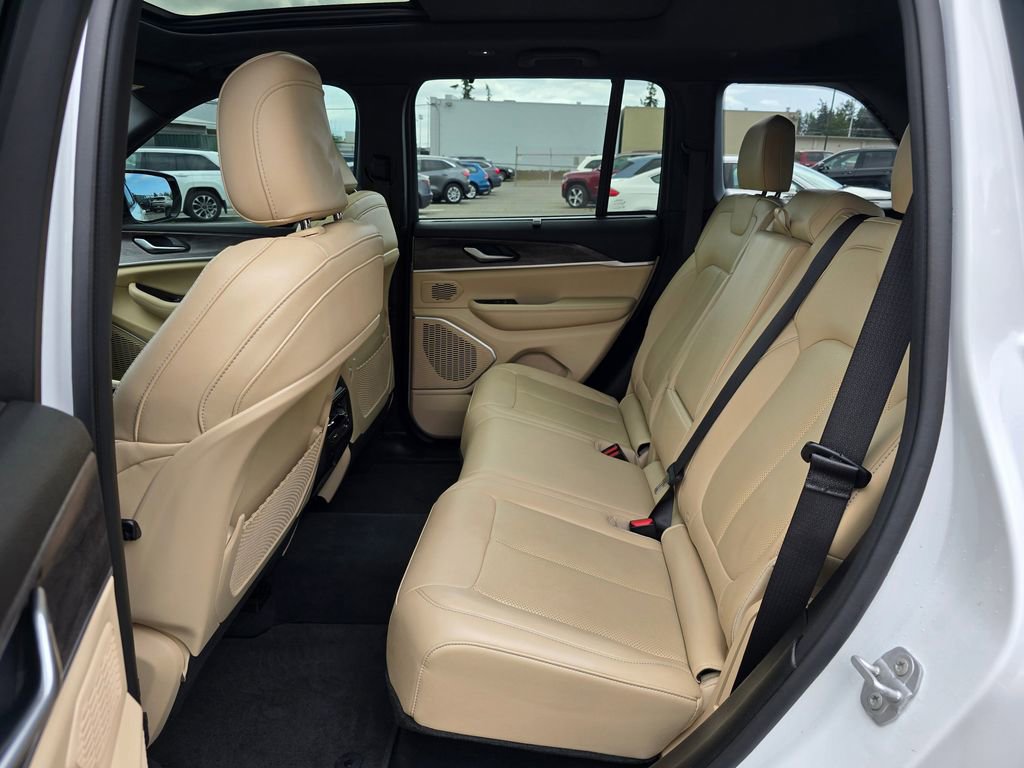 Used 2022 Jeep Grand Cherokee Limited 4xe w/ Luxury Tech Group II AWD/4WD image 15