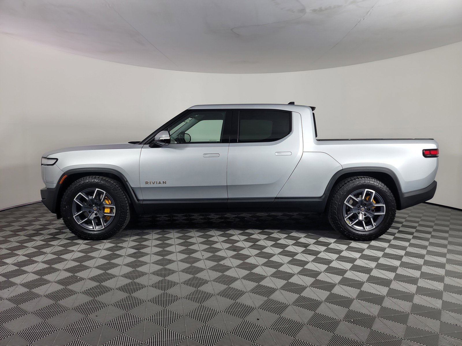 Used 2023 Rivian R1T Adventure AWD/4WD image 2