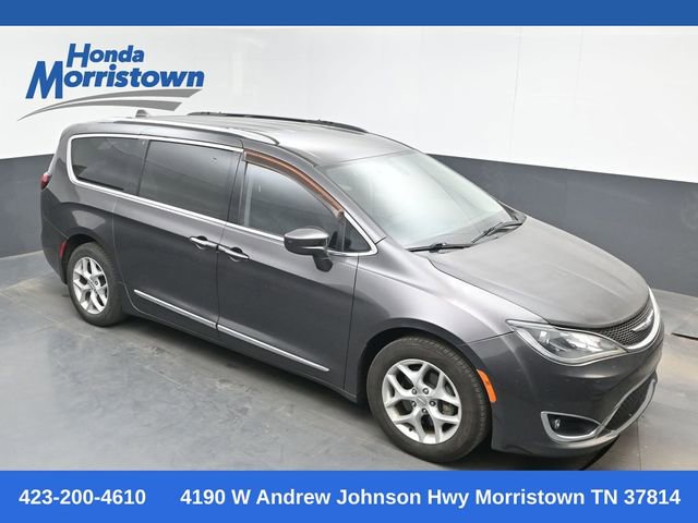 Used 2017 Chrysler Pacifica Touring-L Plus w/ Tire & Wheel Group FWD image 1