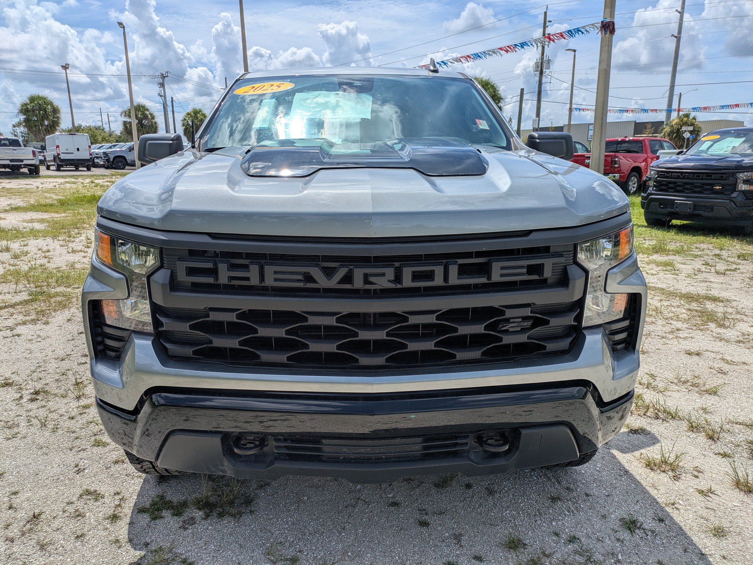 Used 2025 Chevrolet Silverado 1500 Custom Trail Boss w/ Turbomax Blackout Package AWD/4WD image 9