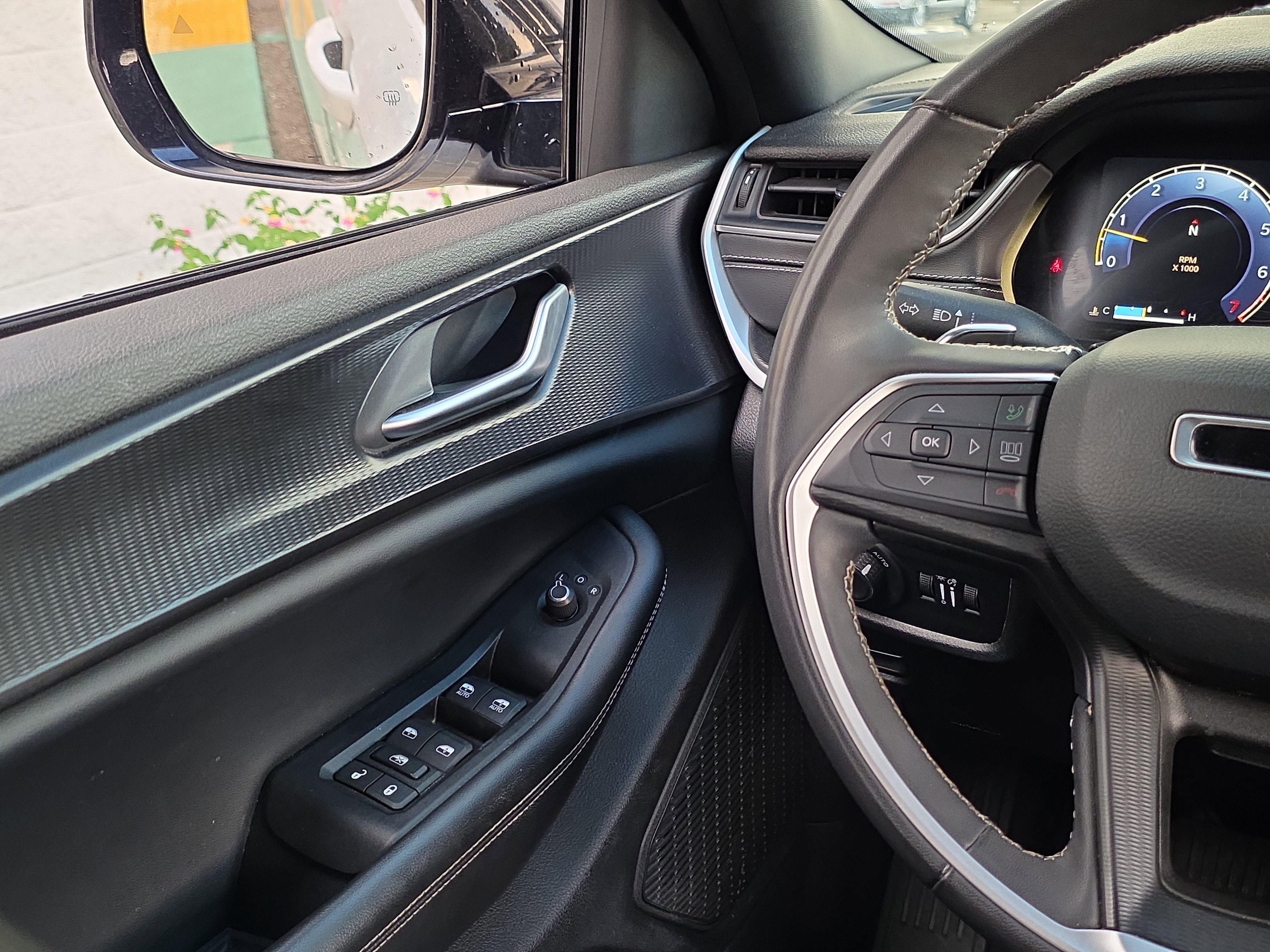 Used 2023 Jeep Grand Cherokee L Laredo image 23