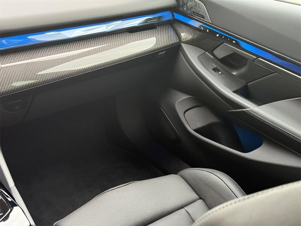 Used 2025 BMW M5 Base w/ Carbon Package image 15