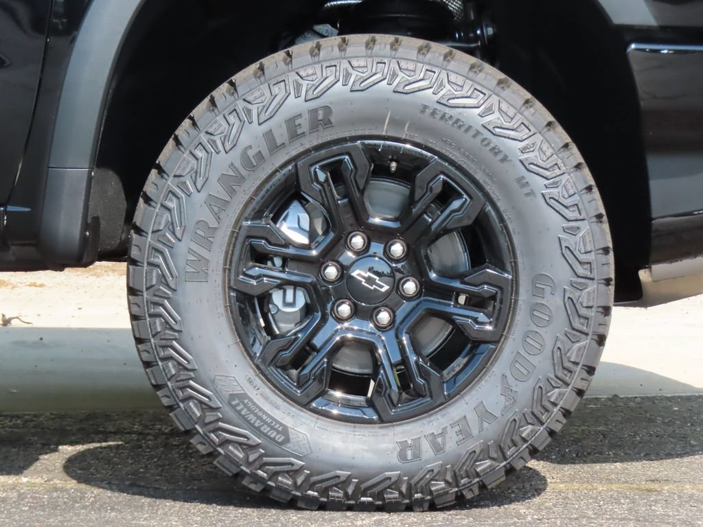 New 2026 Chevrolet Silverado 1500 ZR2 w/ Dark Appearance Package AWD/4WD image 20