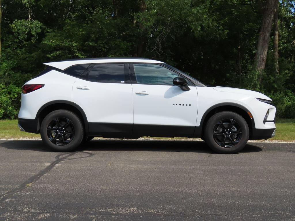 New 2026 Chevrolet Blazer LT w/ Convenience Package AWD/4WD image 2