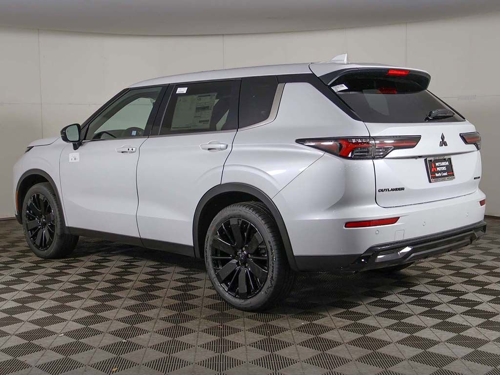 New 2026 Mitsubishi Outlander LE FWD image 9