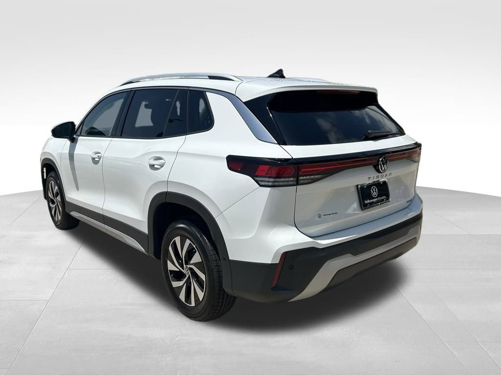 Used 2025 Volkswagen Tiguan S image 6