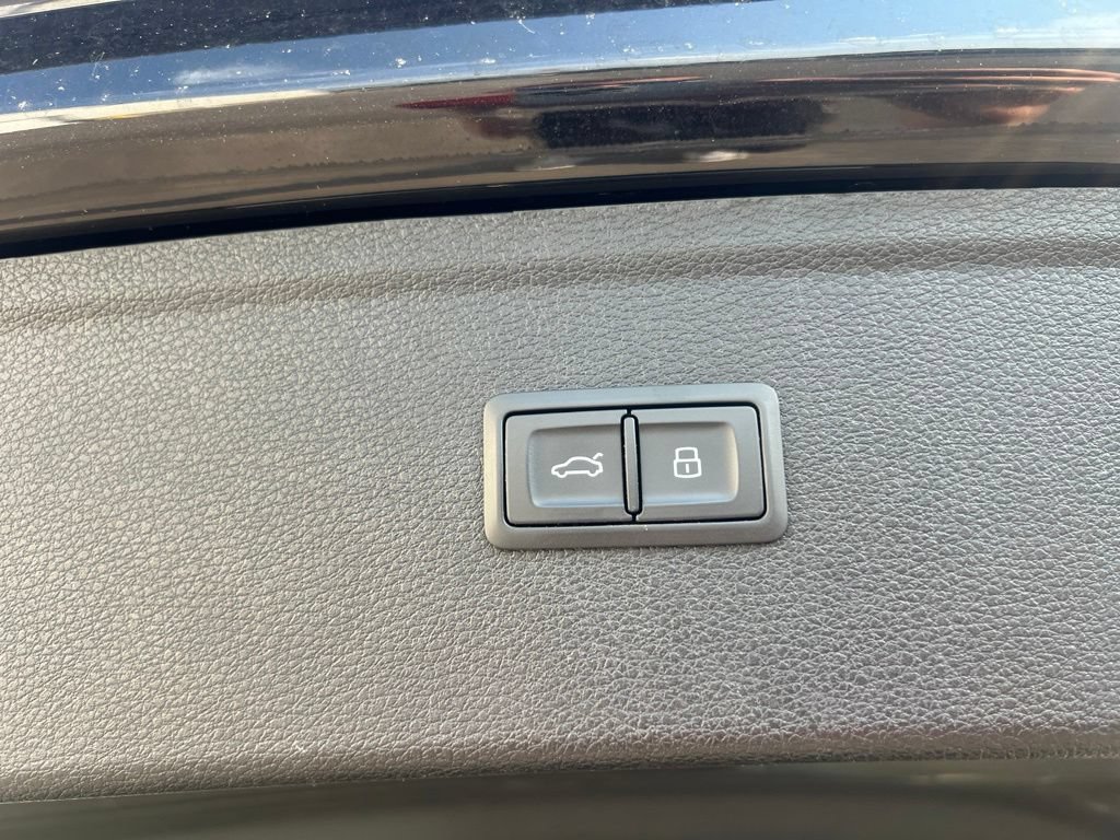 Used 2022 Audi Q5 e Premium Plus w/ Premium Plus Package AWD/4WD image 15