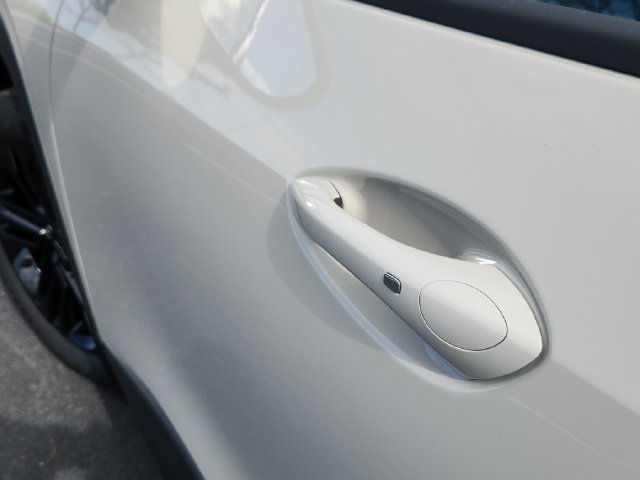 New 2026 Chevrolet Trax ACTIV w/ Sunroof Package FWD image 12