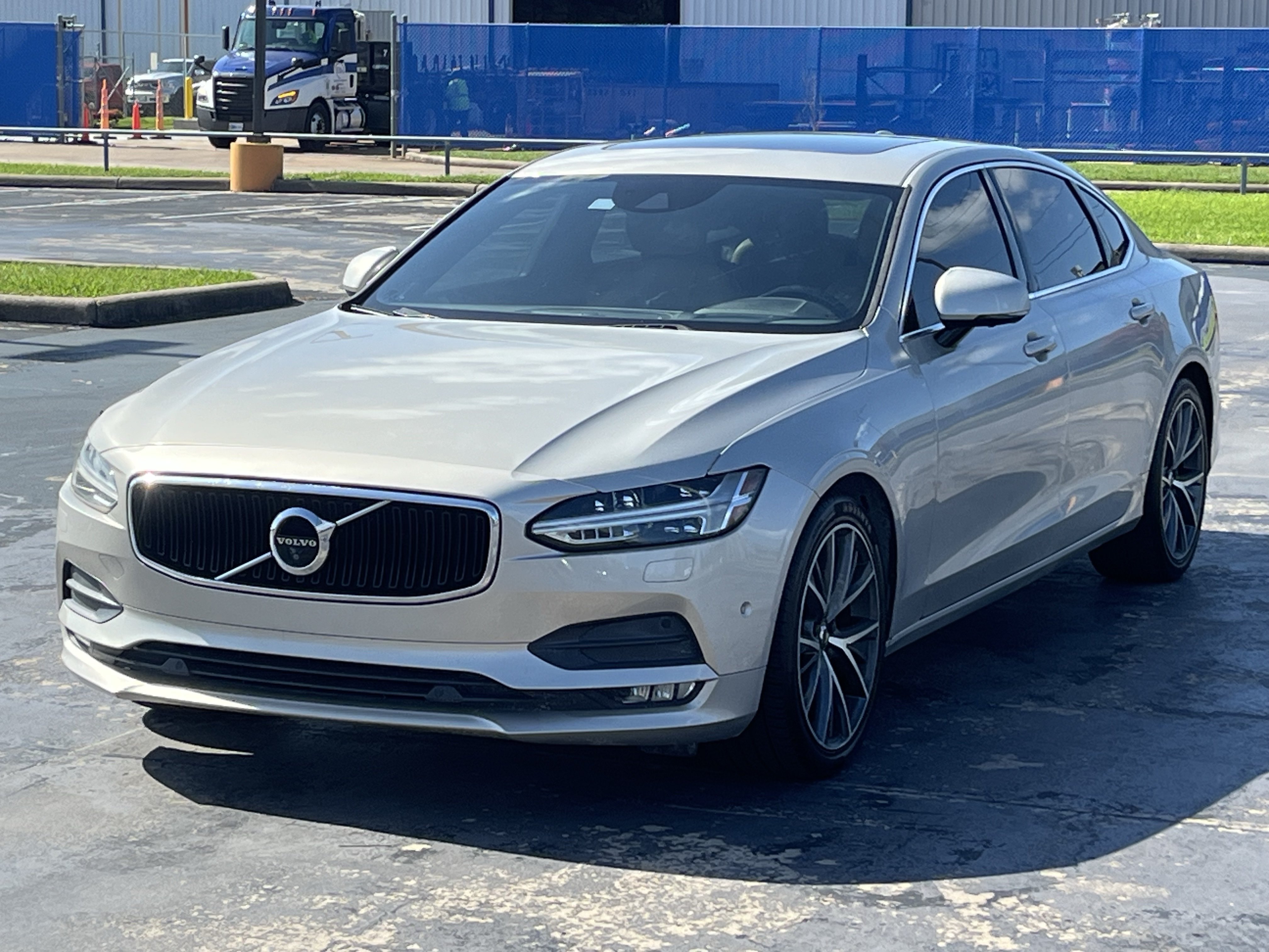 Used 2018 Volvo S90 T5 Momentum w/ Convenience Package FWD image 5