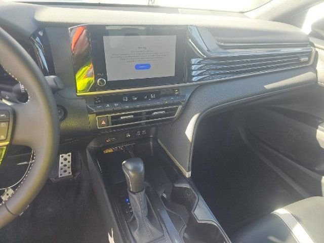 Used 2025 Toyota Camry SE image 5