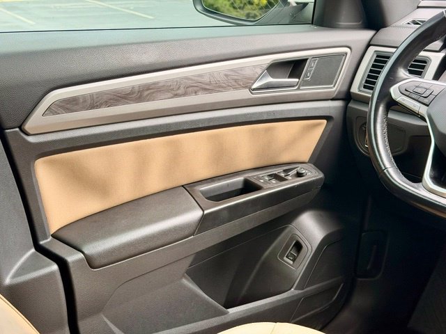 Used 2020 Volkswagen Atlas Cross Sport SE w/ Panoramic Sunroof Package FWD image 21