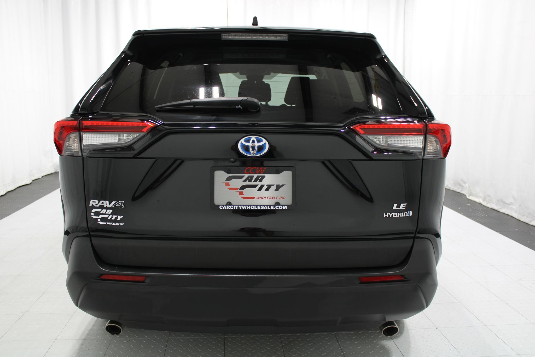 Used 2024 Toyota RAV4 LE AWD/4WD image 7