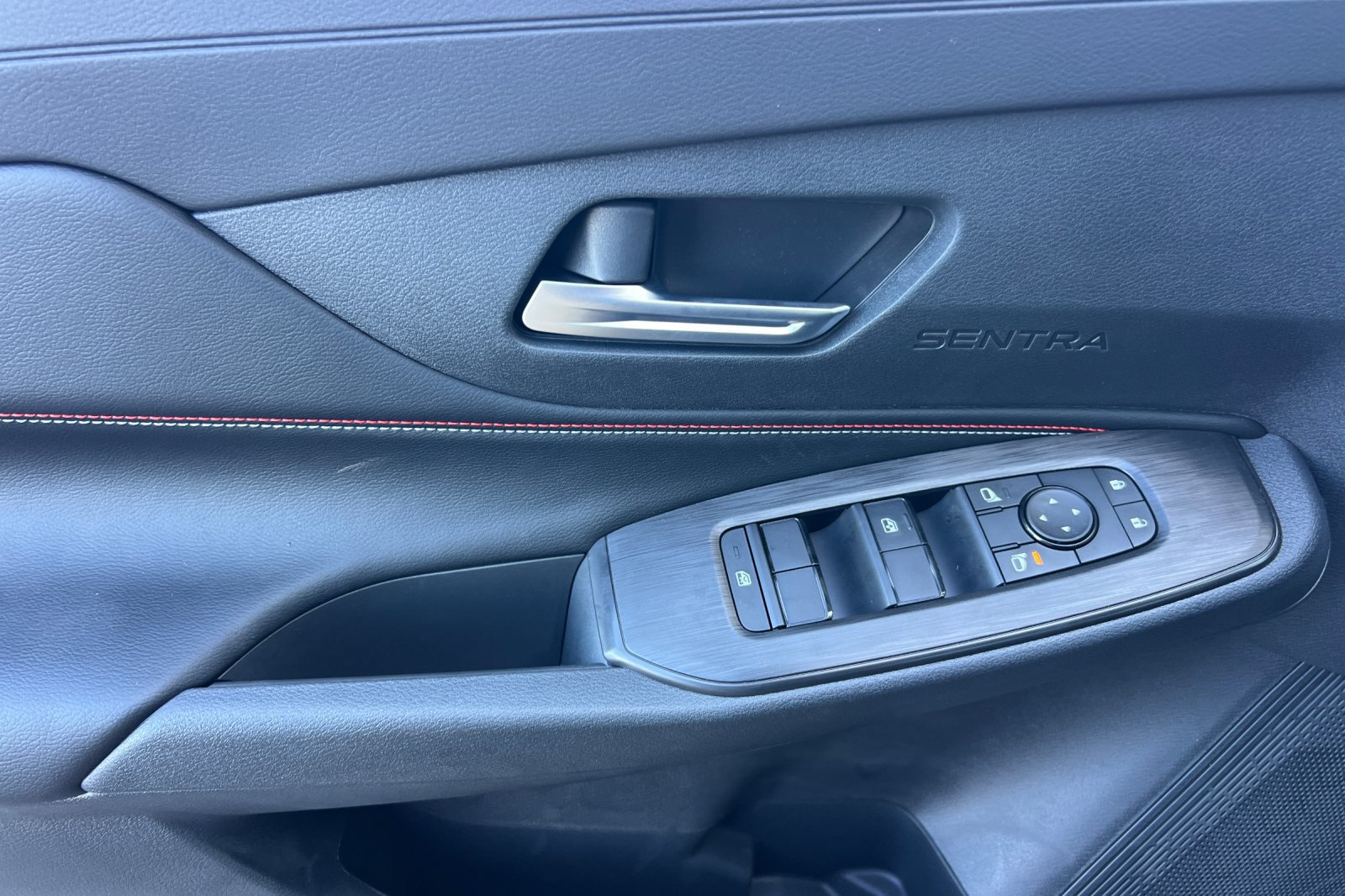 New 2027 Nissan Sentra SR w/ Floor Mat Package FWD image 8