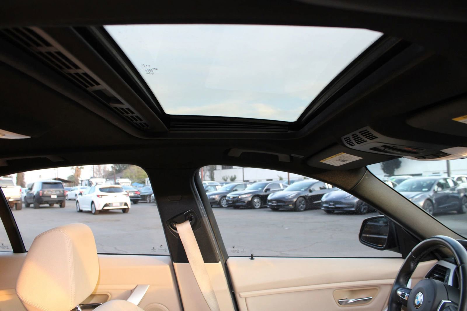 Used 2016 BMW 320i Sedan RWD image 12