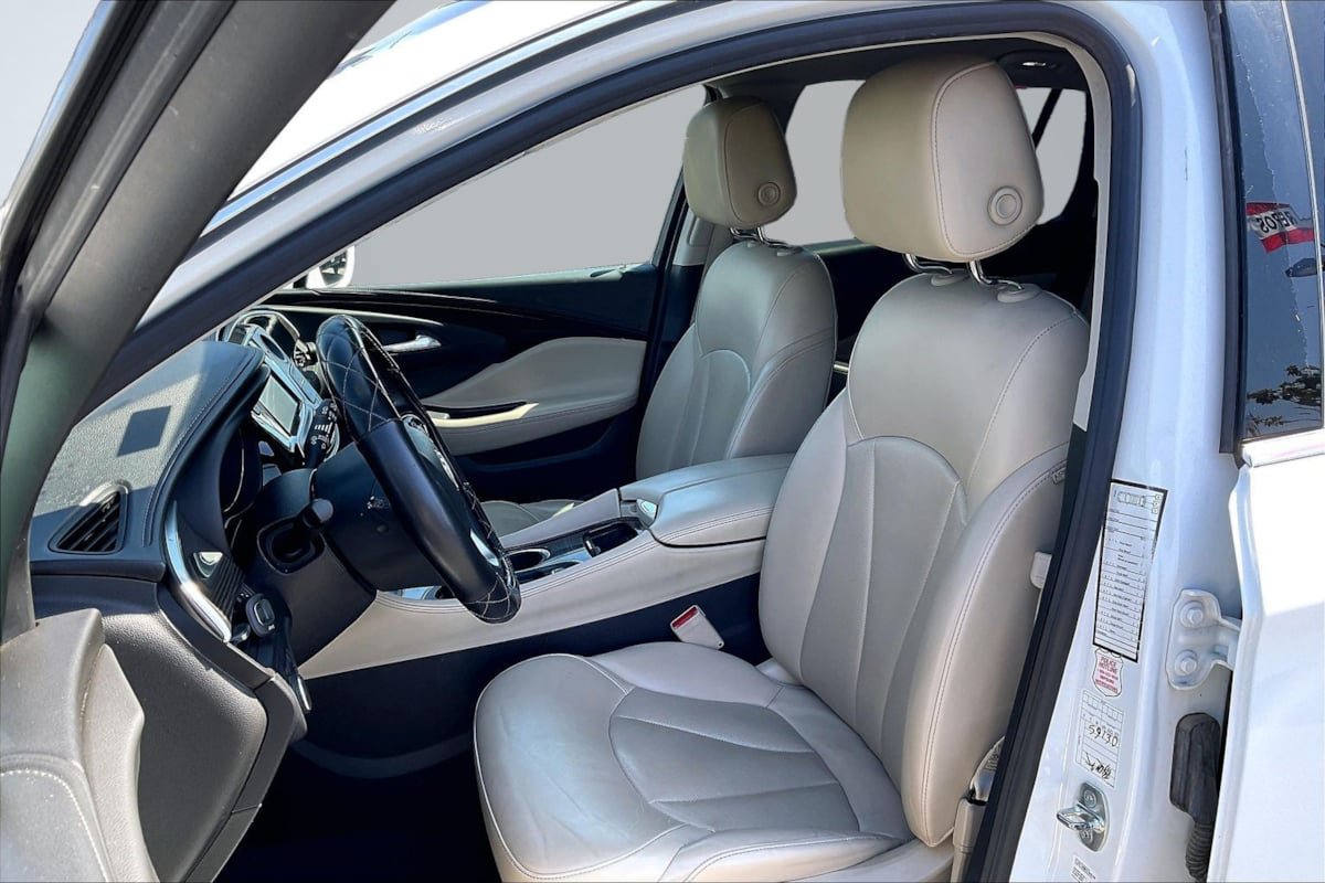 Used 2020 Buick Envision Essence w/ LPO, Cargo Package FWD image 25