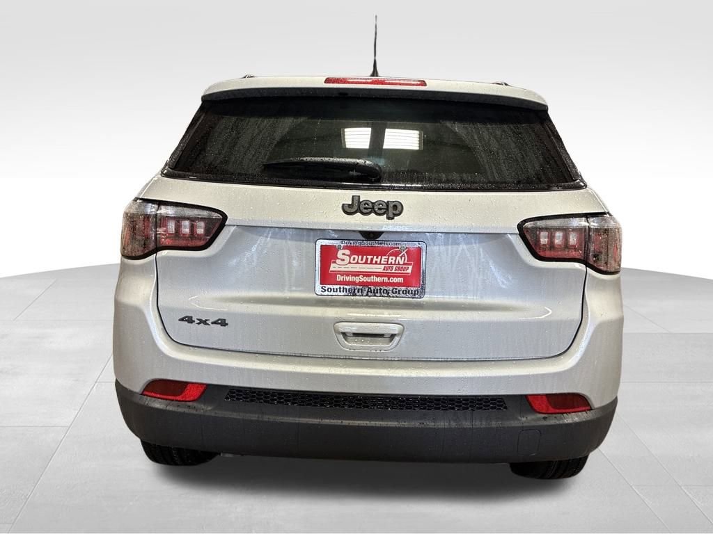 New 2025 Jeep Compass Latitude w/ Sun & Sound Group image 4