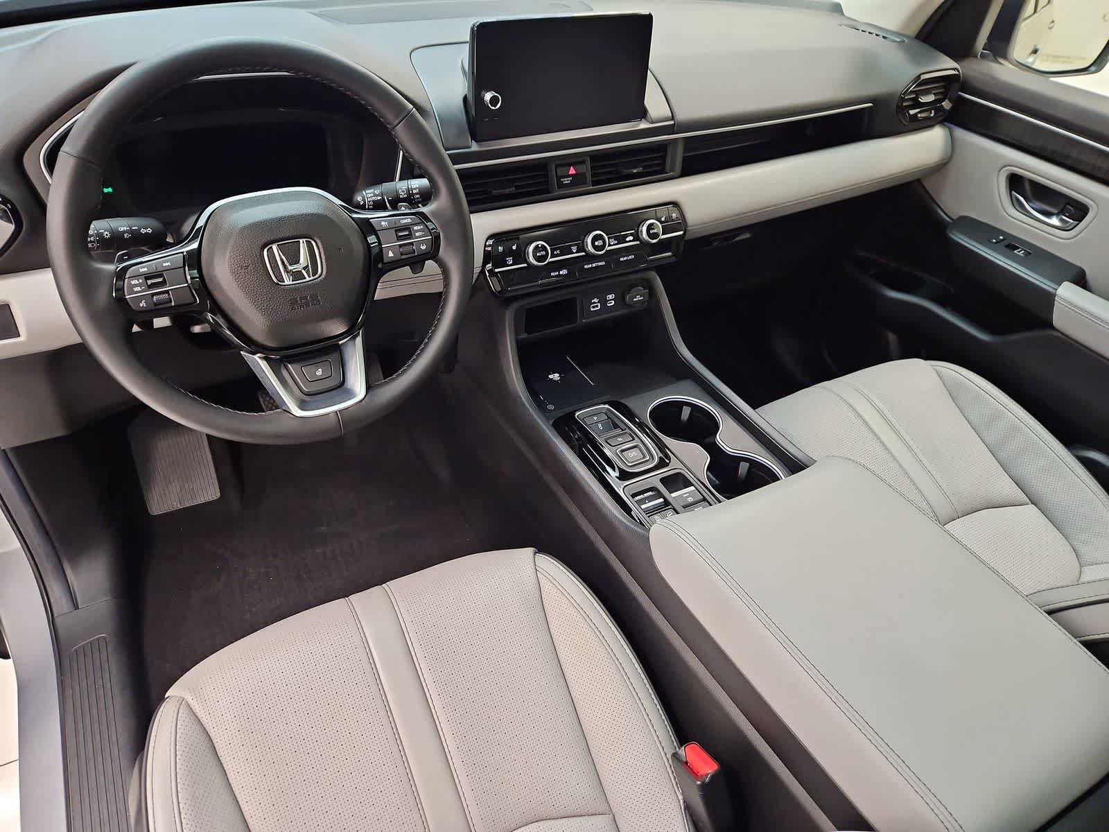 Used 2025 Honda Pilot Elite image 21