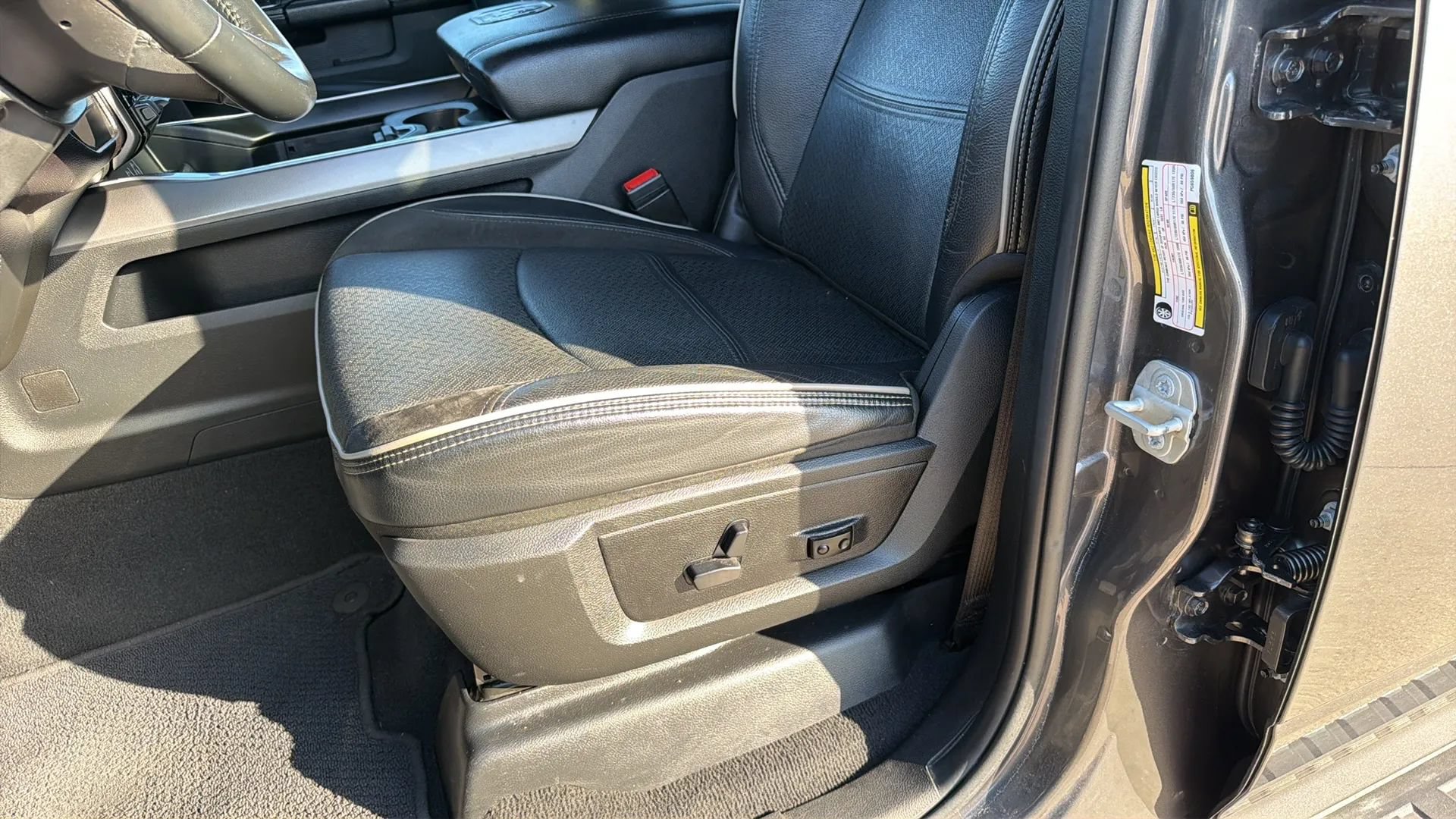 Used 2023 RAM 3500 Laramie AWD/4WD image 60