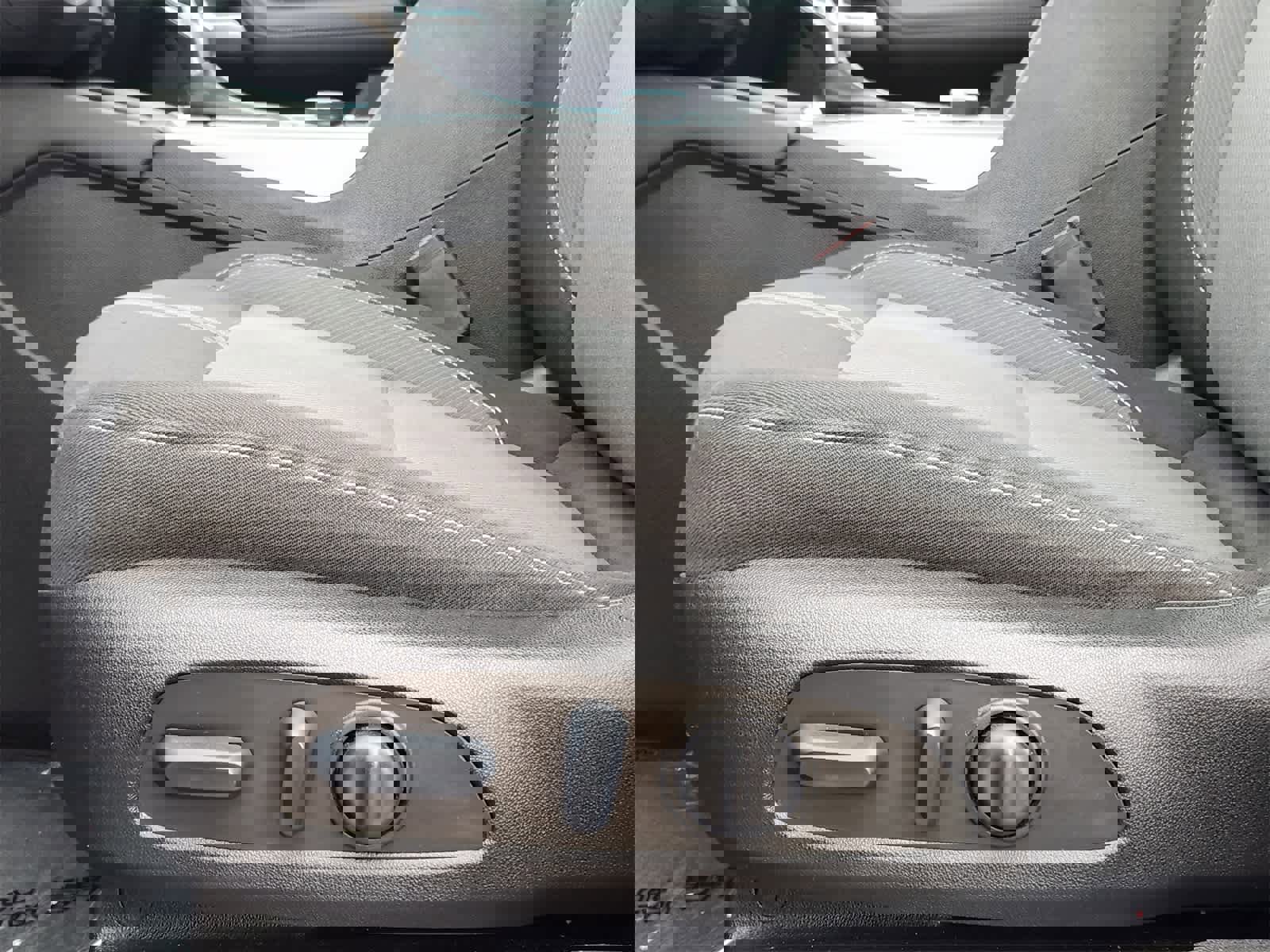 Used 2023 Chevrolet Blazer LT image 13