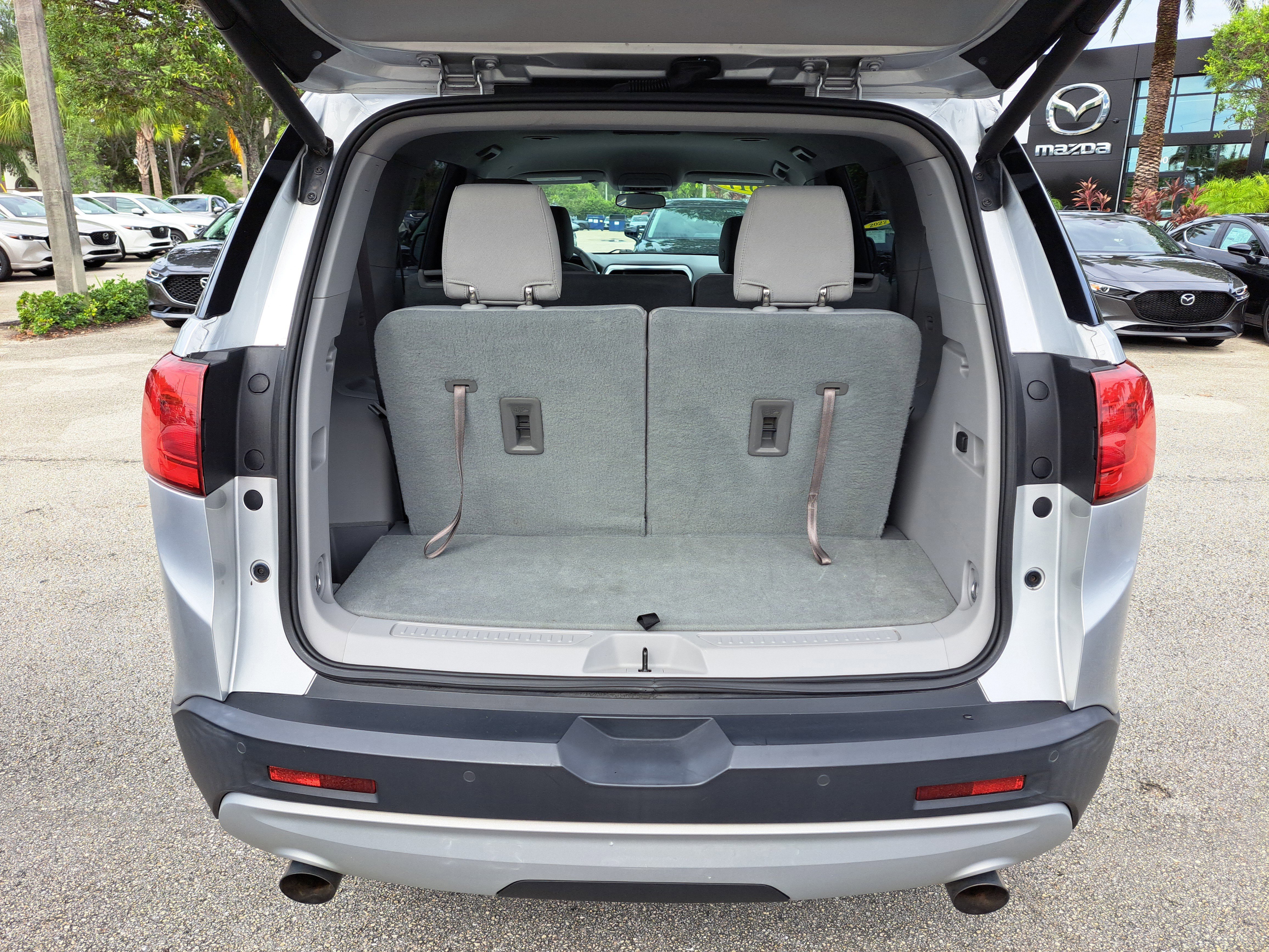 Used 2017 GMC Acadia SLE w/ Driver Alert Package I image 5