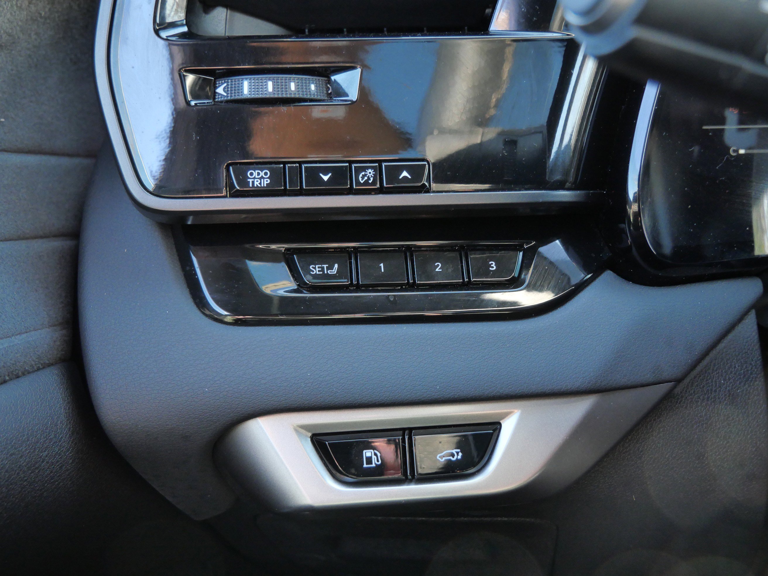 Used 2025 Lexus RX 500h F Sport AWD/4WD image 26