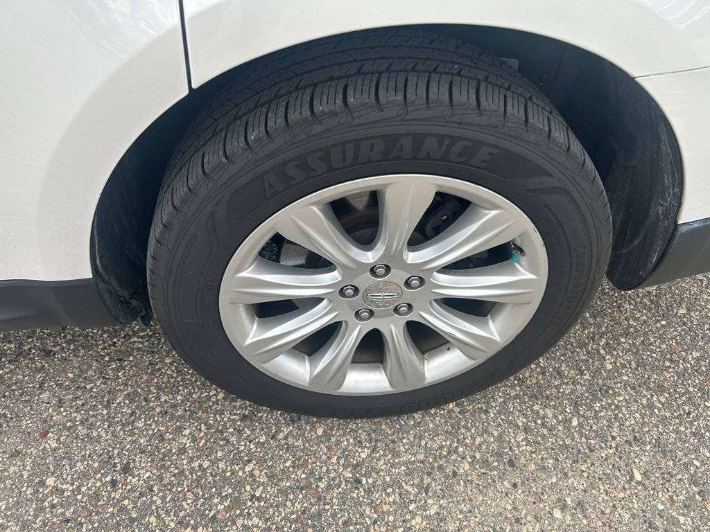 Used 2019 Lincoln MKT AWD image 9