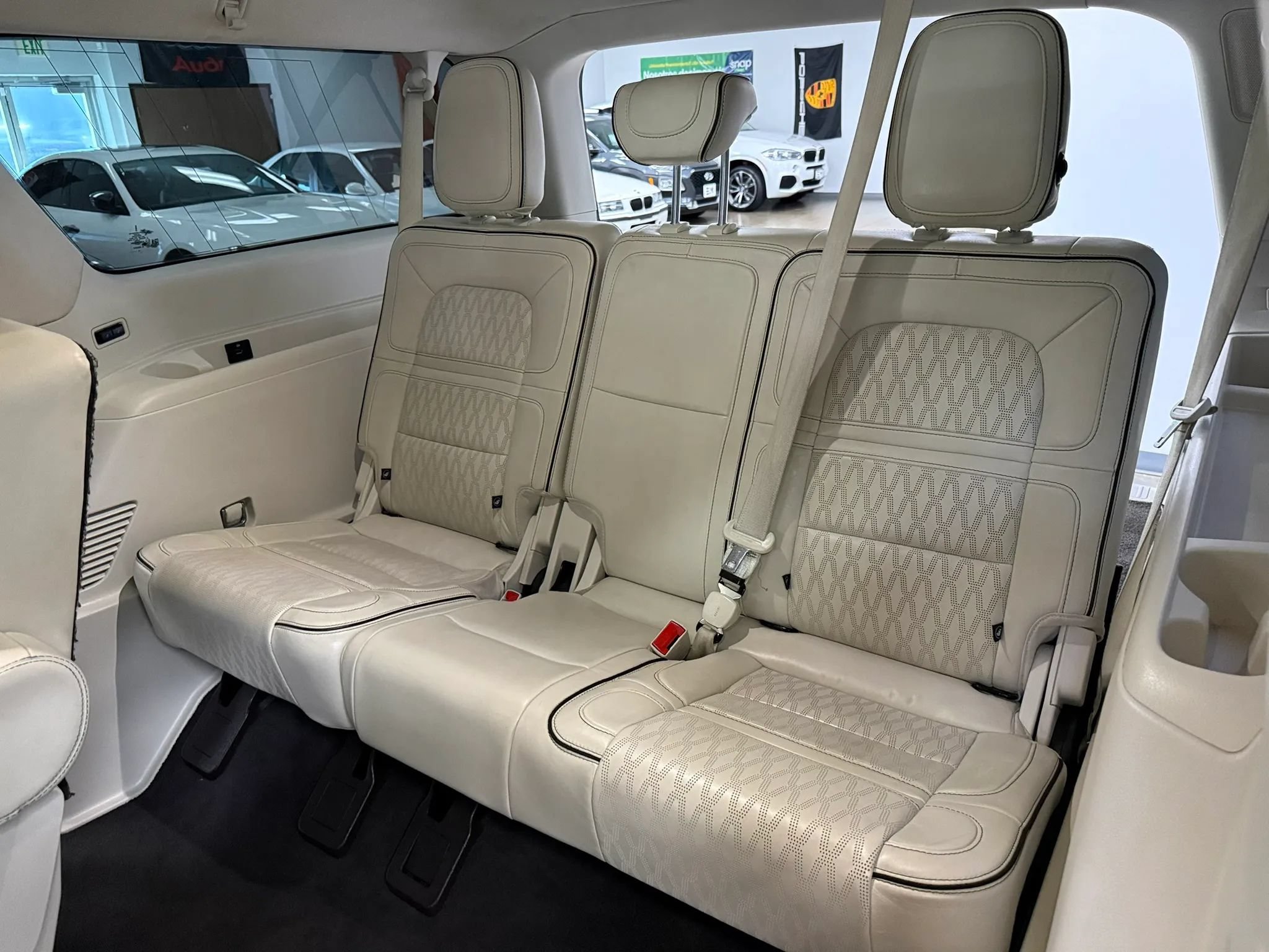 Used 2020 Lincoln Navigator L Black Label w/ Cargo Convenience Package AWD/4WD image 21