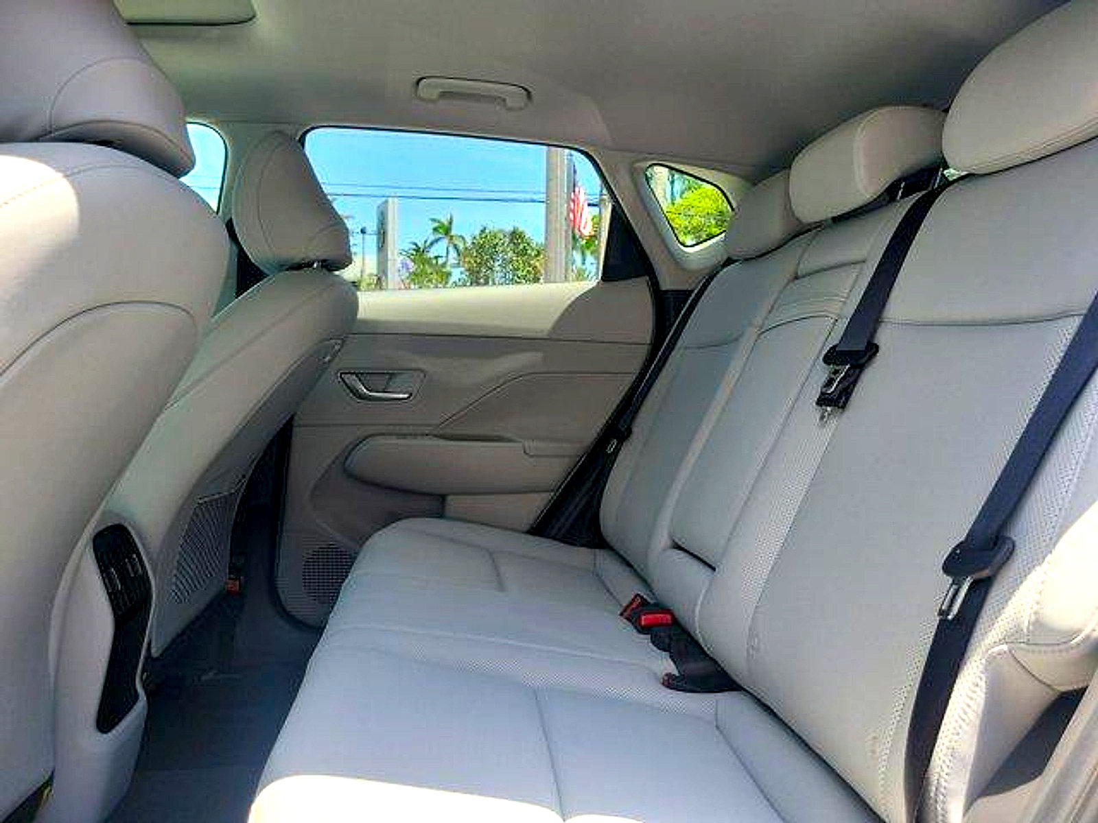 Used 2024 Hyundai Kona Limited FWD image 19