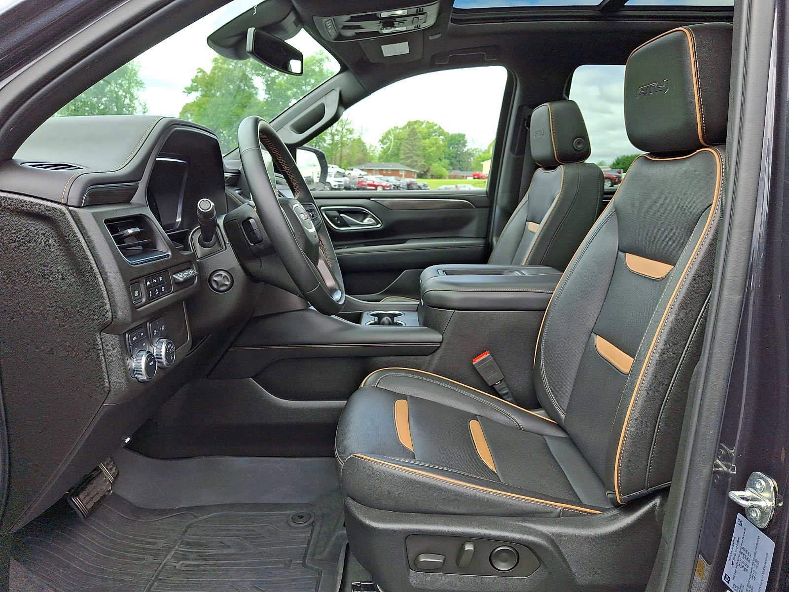 Used 2023 GMC Yukon AT4 w/ AT4 Premium Package AWD/4WD image 15