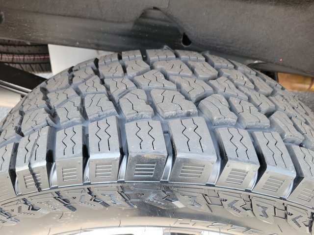 Used 2023 GMC Sierra 1500 AT4 w/ AT4 Premium Package AWD/4WD image 10