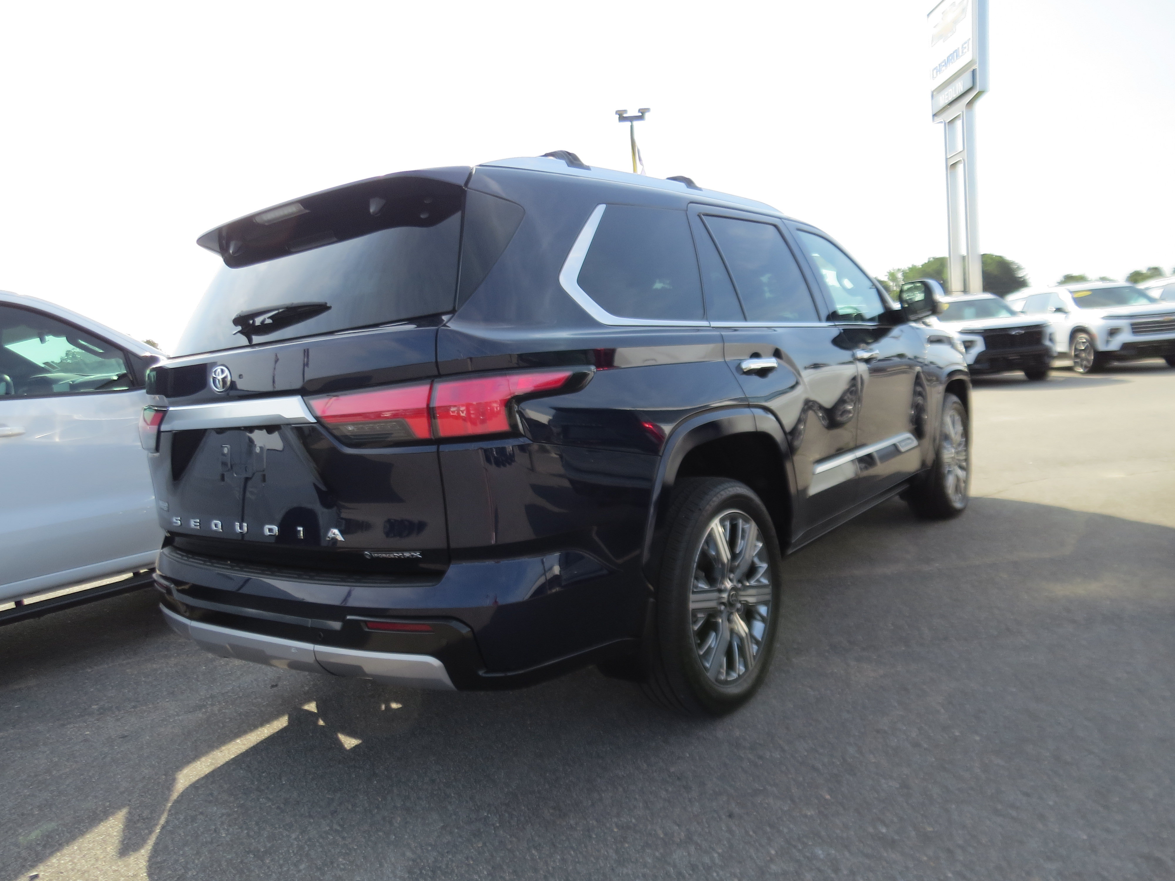 Used 2025 Toyota Sequoia Capstone AWD/4WD image 34