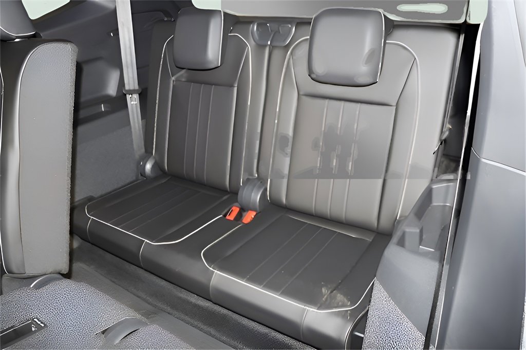 Used 2023 Volkswagen Tiguan SE R-Line image 23