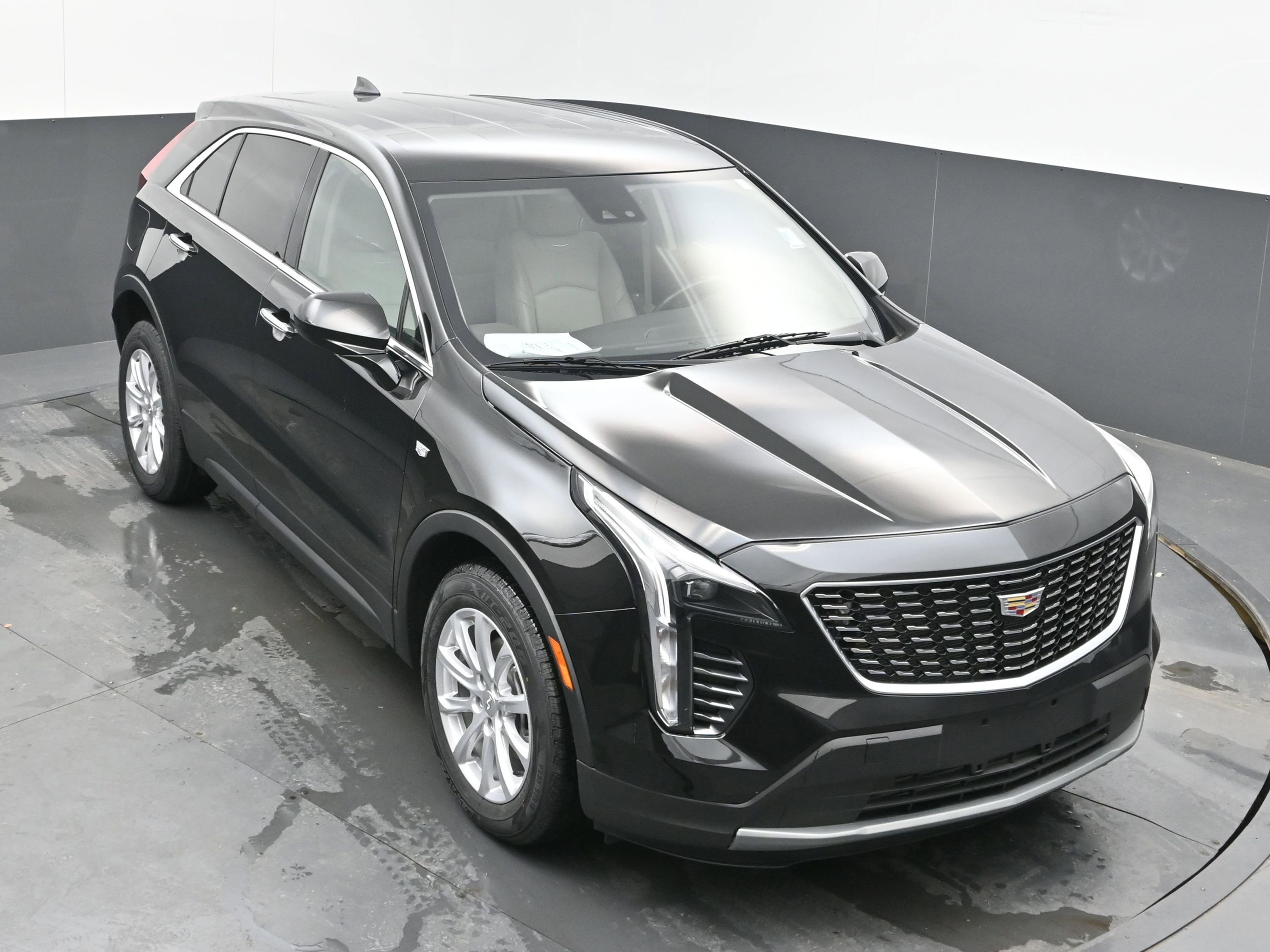 Used 2023 Cadillac XT4 Luxury w/ Cold Weather Package image 34