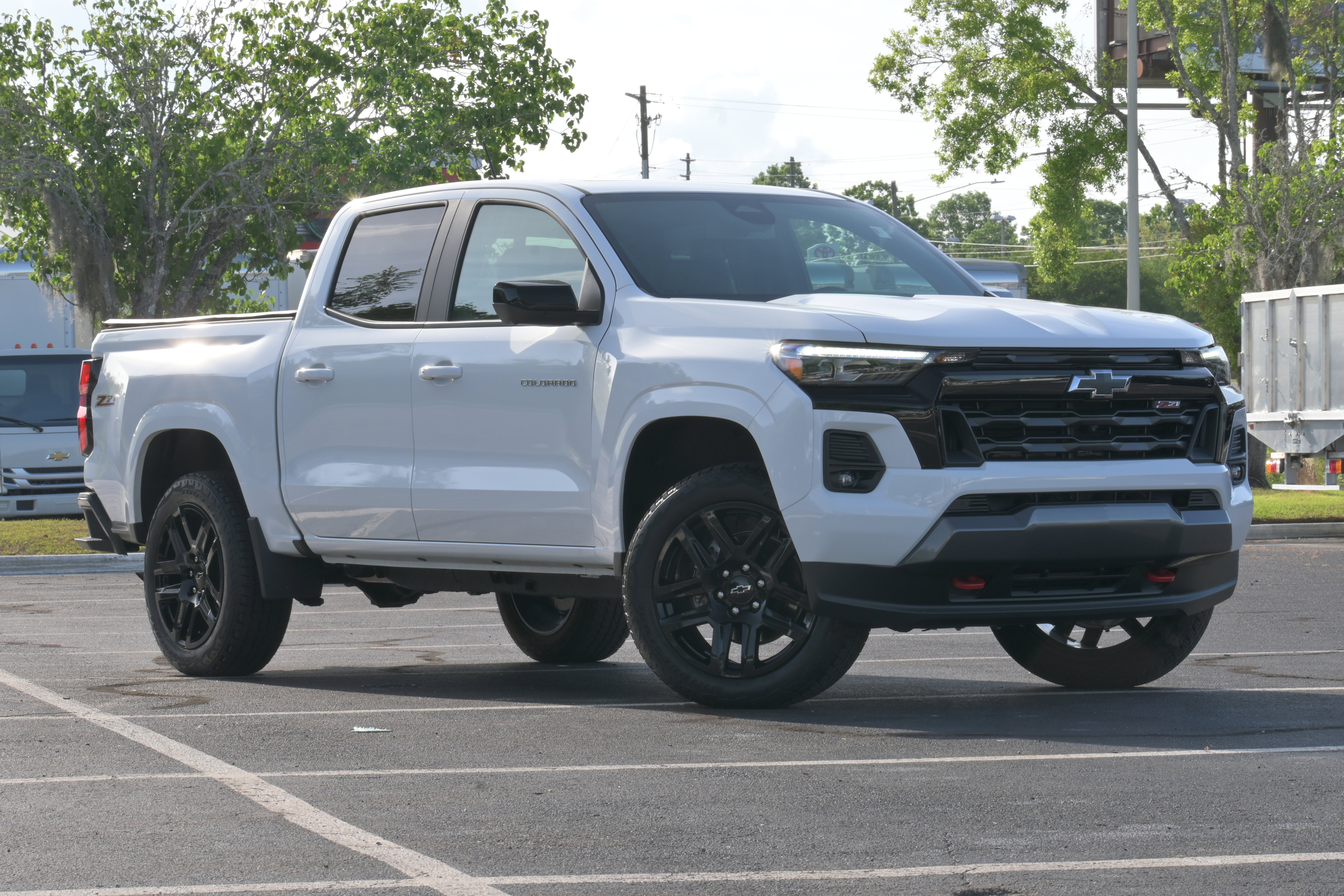 Used 2025 Chevrolet Colorado Z71 w/ Technology Package AWD/4WD image 2