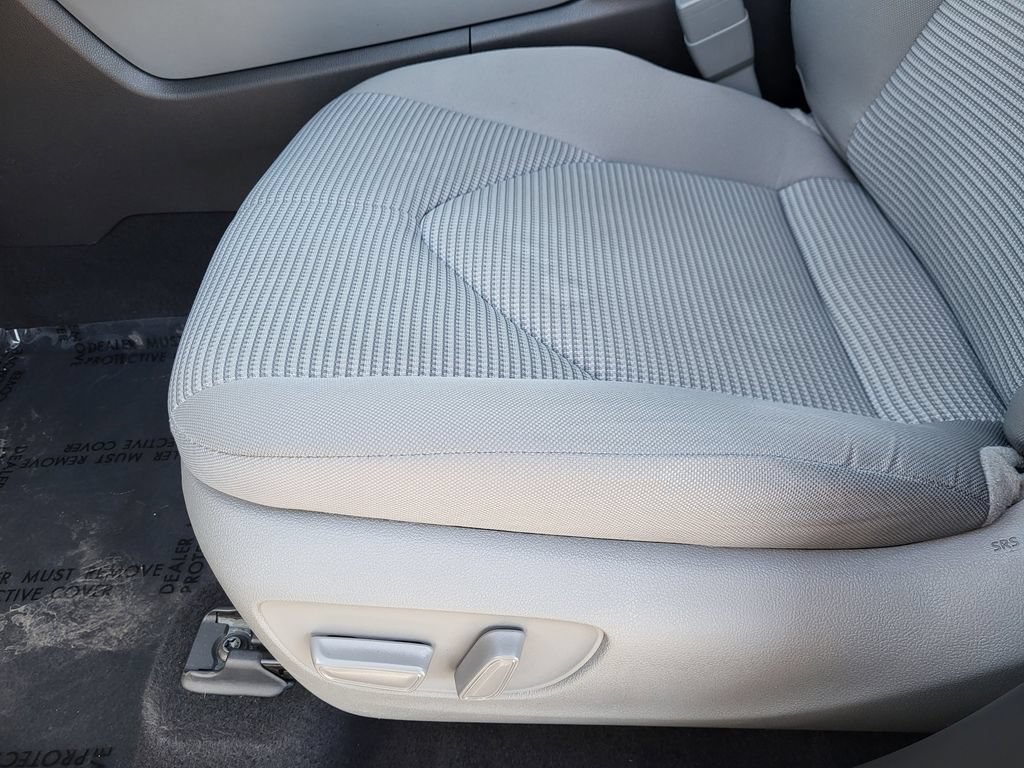 Used 2021 Toyota Highlander LE AWD/4WD image 15