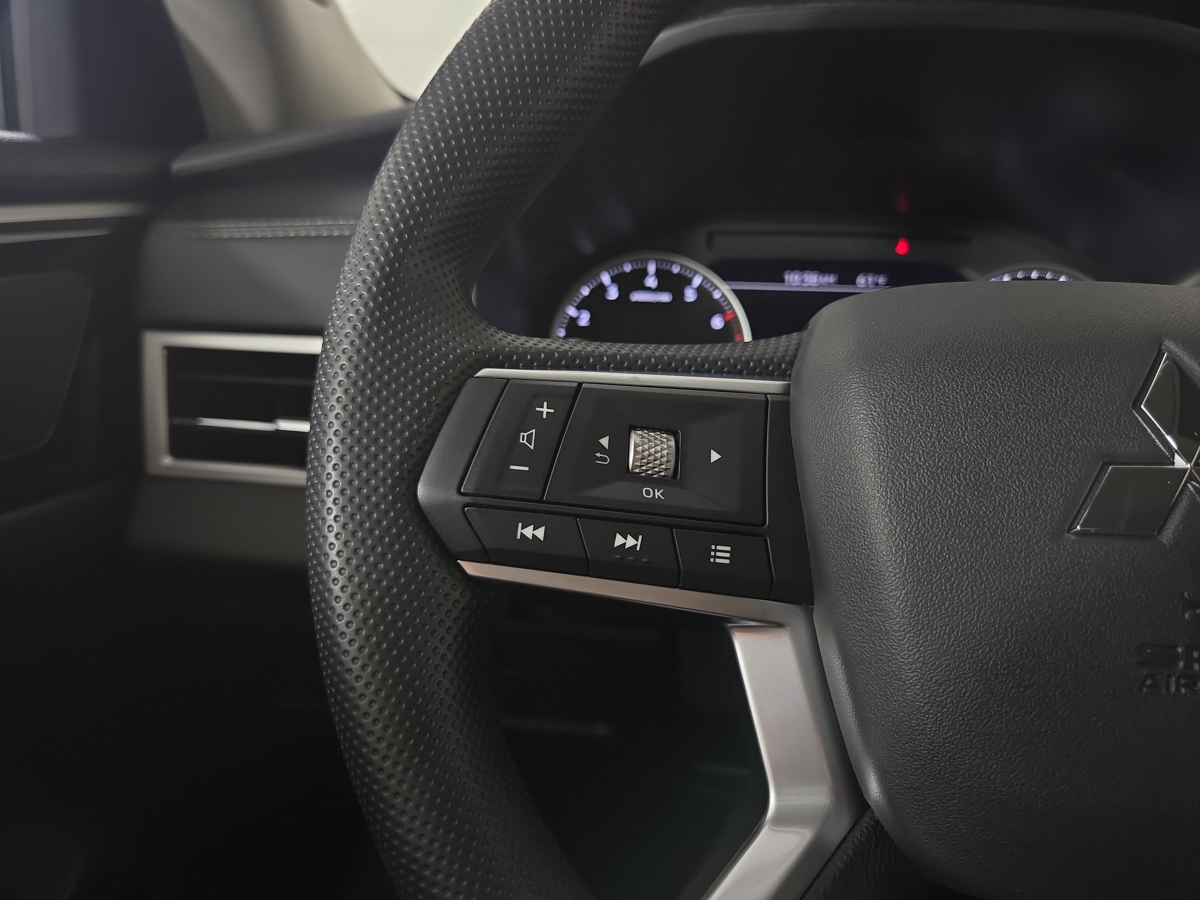 New 2026 Mitsubishi Outlander ES AWD/4WD image 15