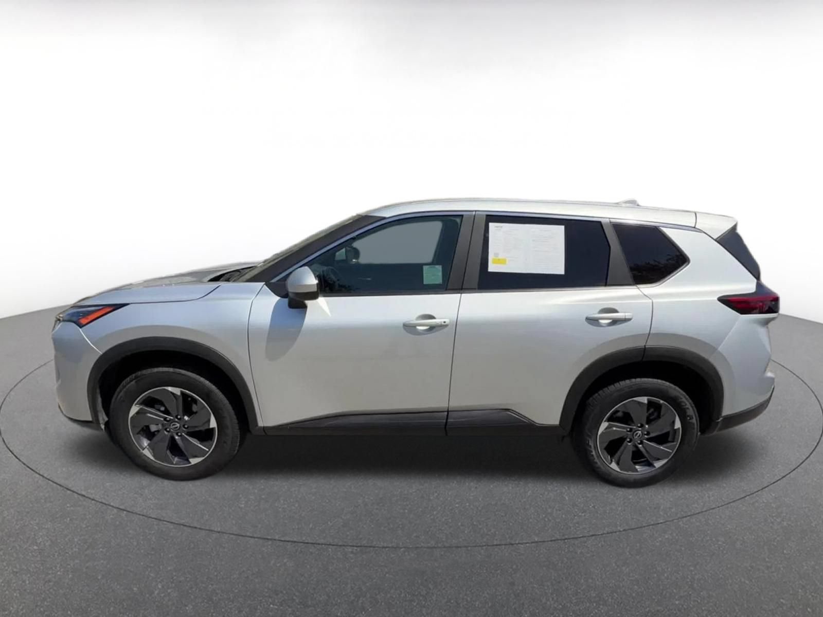 Used 2025 Nissan Rogue SV FWD image 9