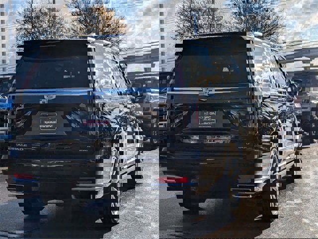 Used 2022 Cadillac Escalade ESV Premium Luxury Platinum image 4