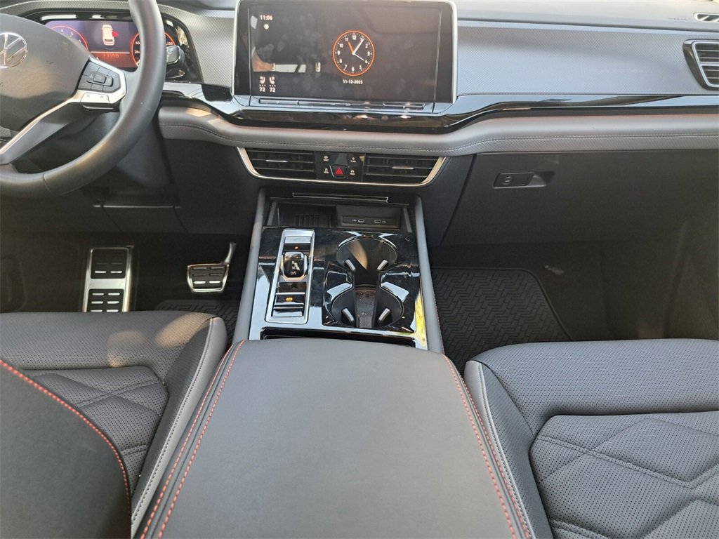 Used 2025 Volkswagen Atlas Peak Edition SE image 23