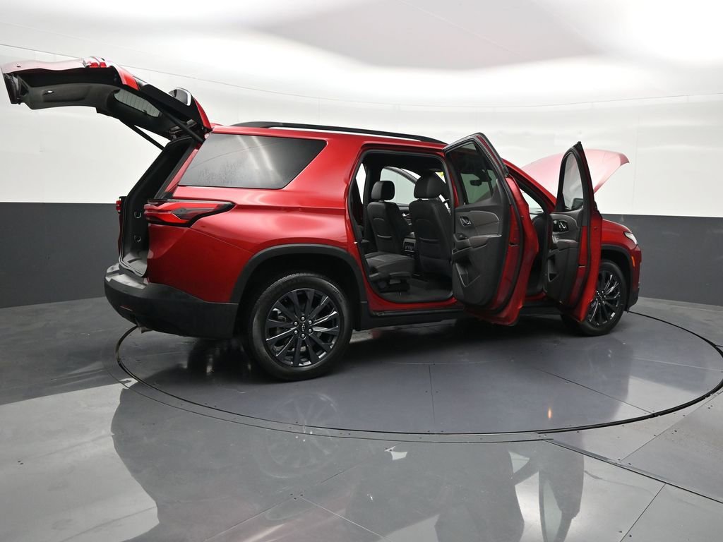 Used 2023 Chevrolet Traverse RS image 32