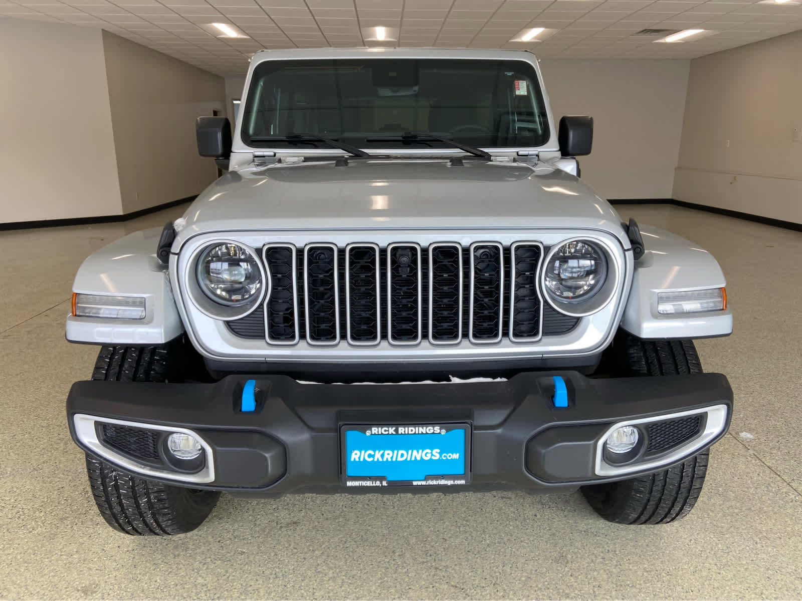 Used 2024 Jeep Wrangler Sahara w/ Technology Group AWD/4WD image 5