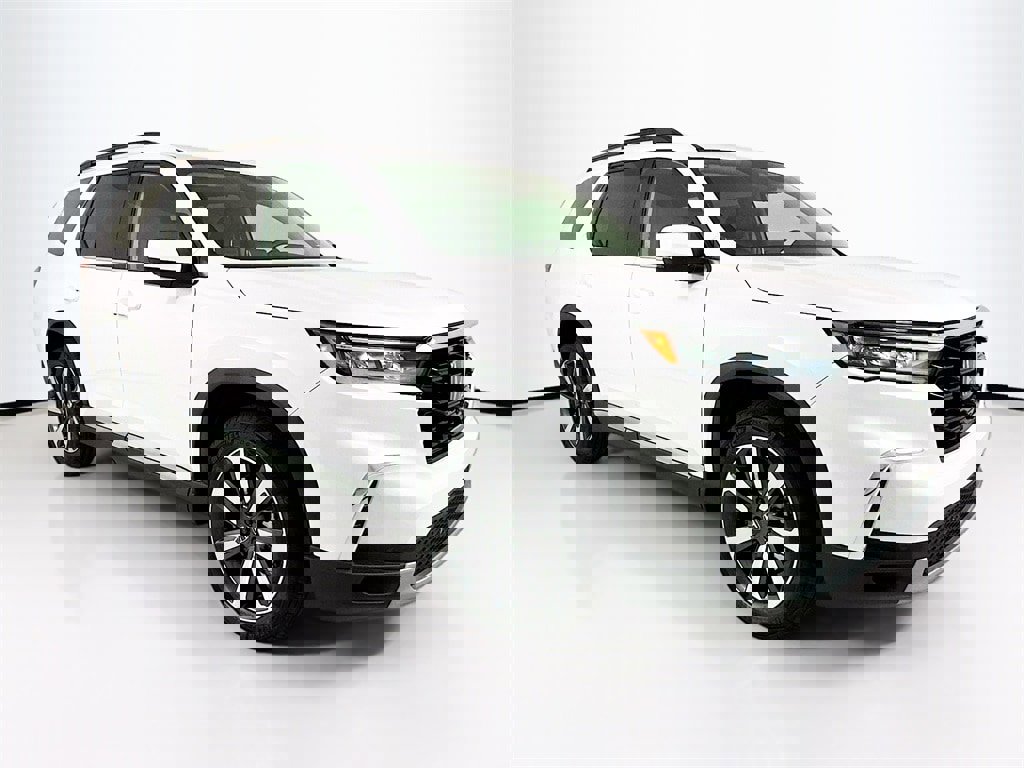 New 2025 Honda Pilot Touring image 2