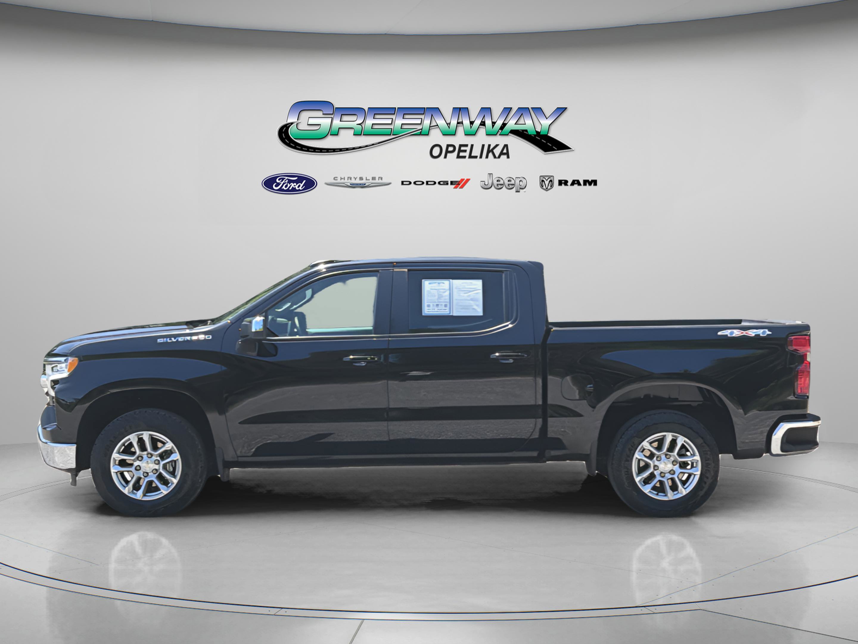 Used 2023 Chevrolet Silverado 1500 LT AWD/4WD image 15