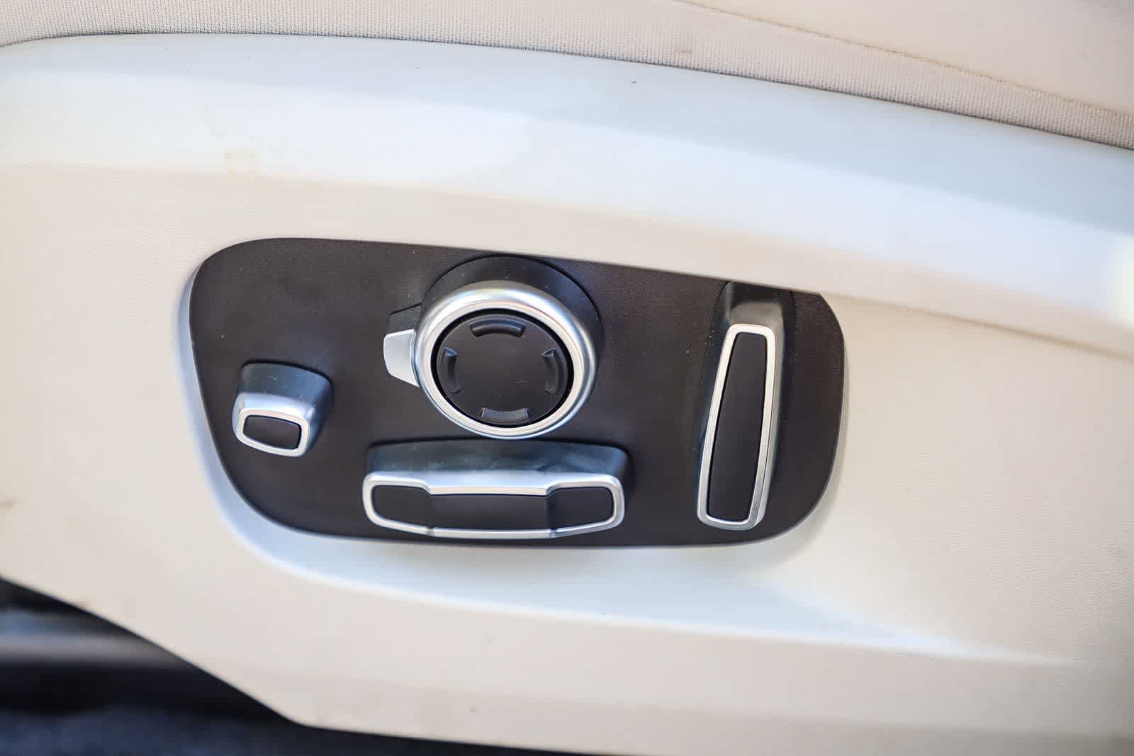 Used 2025 Jaguar F-PACE R-Dynamic S AWD/4WD image 19