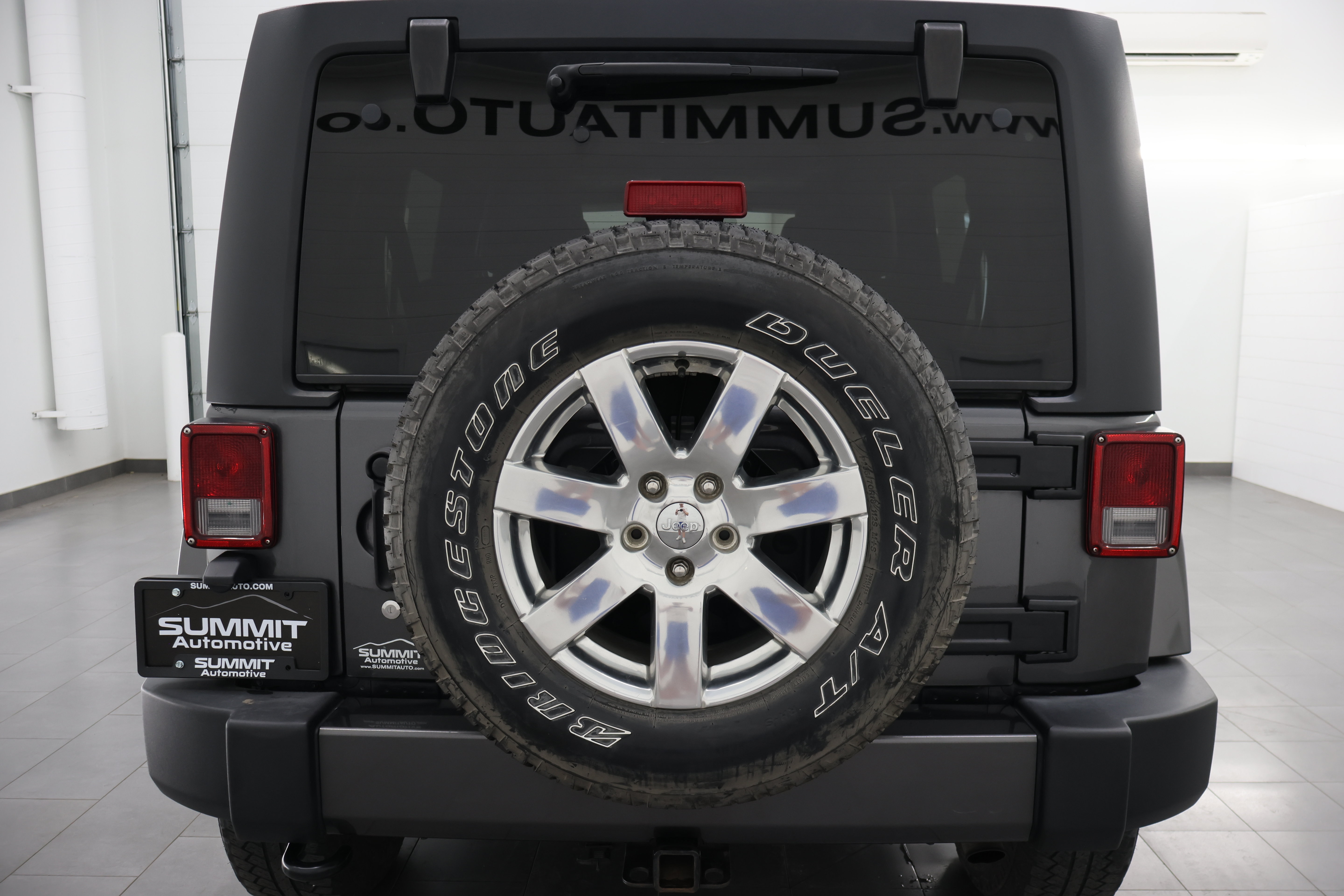 Used 2017 Jeep Wrangler Unlimited Sahara w/ Connectivity Group AWD/4WD image 22