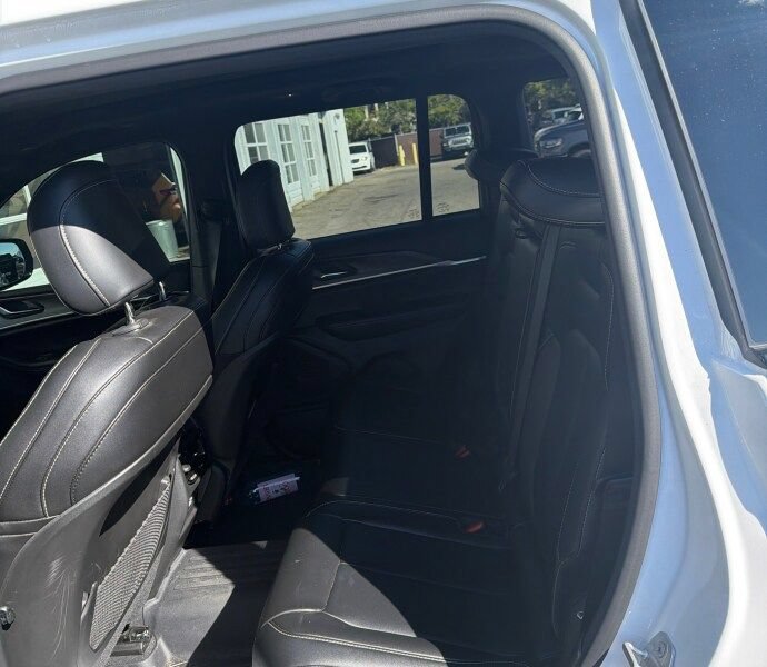 Certified 2024 Jeep Grand Cherokee Limited w/ Black Appearance Package AWD/4WD image 6