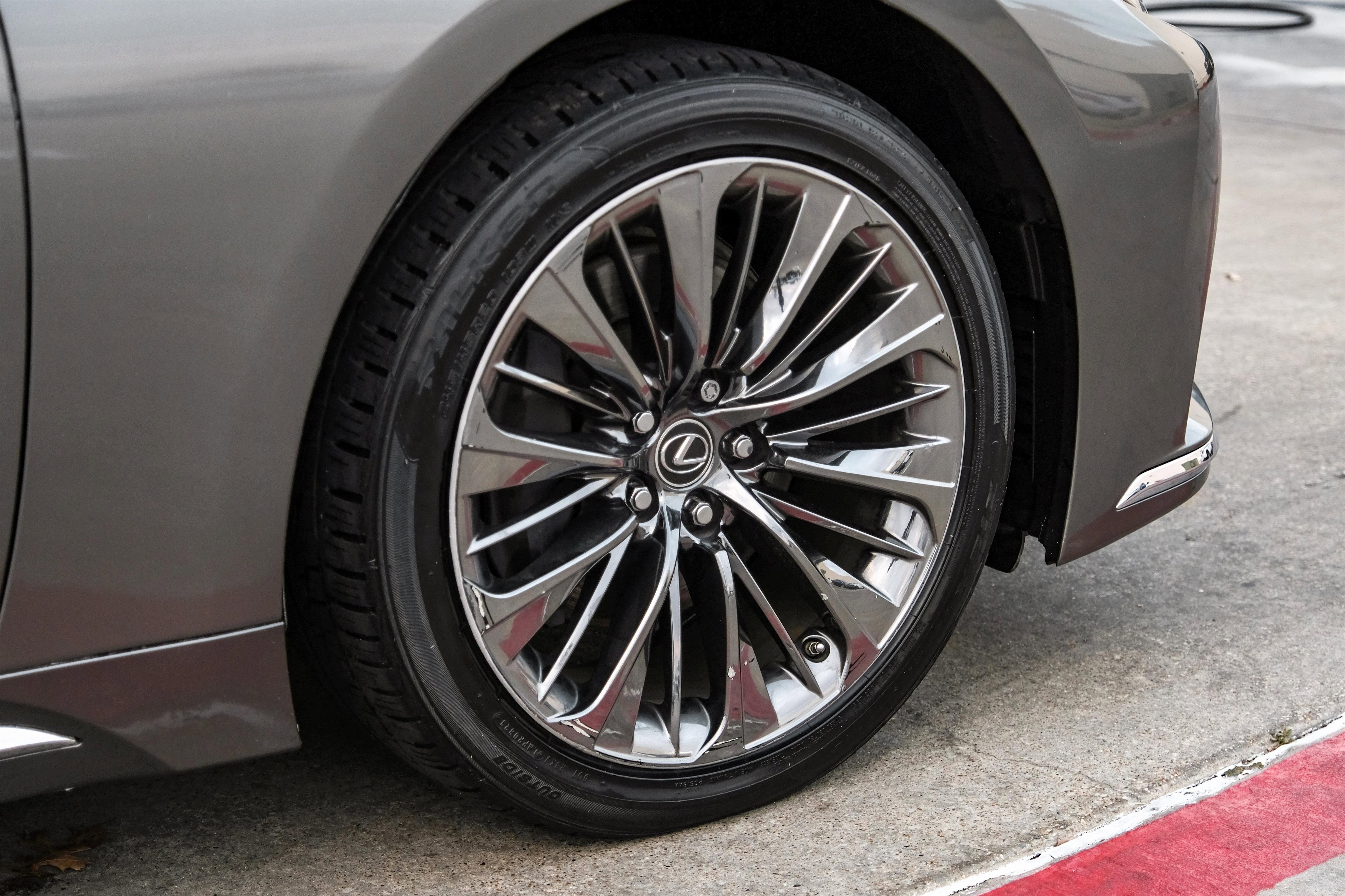 Used 2021 Lexus LS 500 w/ Accessory Package (Z1) image 59